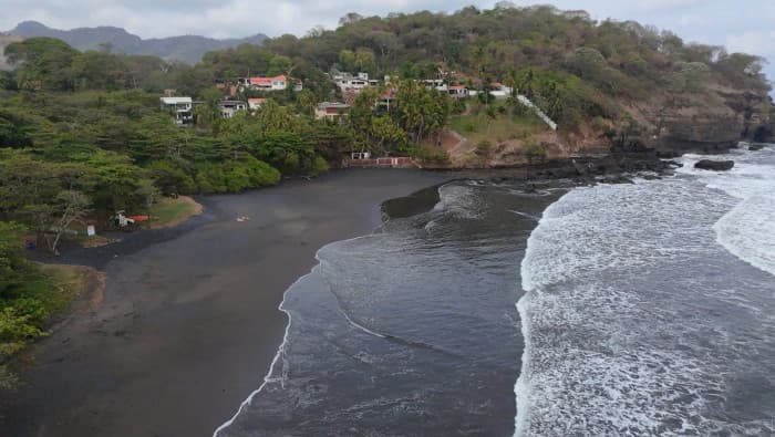 Terreno con acceso al mar en Playa Shalpa La Libertad - foto 1