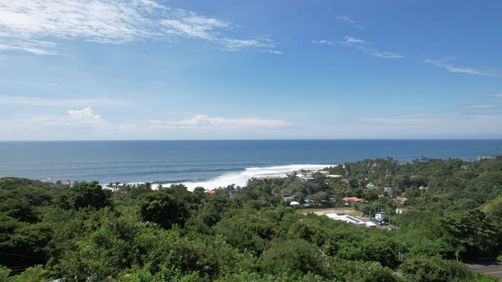 Terreno con vista al mar en Playa El Zonte La Libertad - foto 1