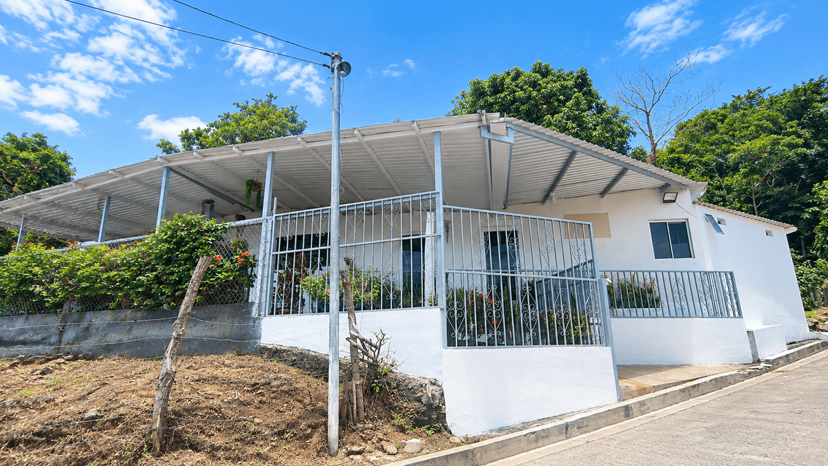 Casa en venta en el centro de Tamanique La Libertad - Fachada
