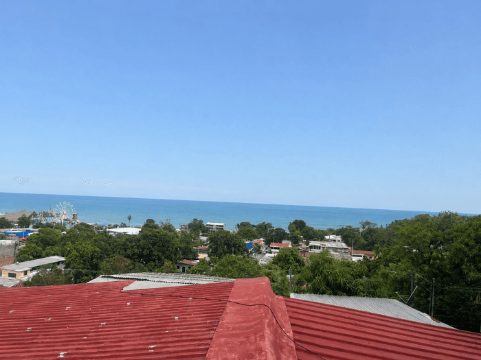 Casa en venta en el centro del Puerto de La Libertad - foto 1