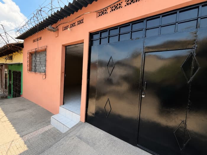 Casa en venta con uso comercial en Santa Ana - foto 1