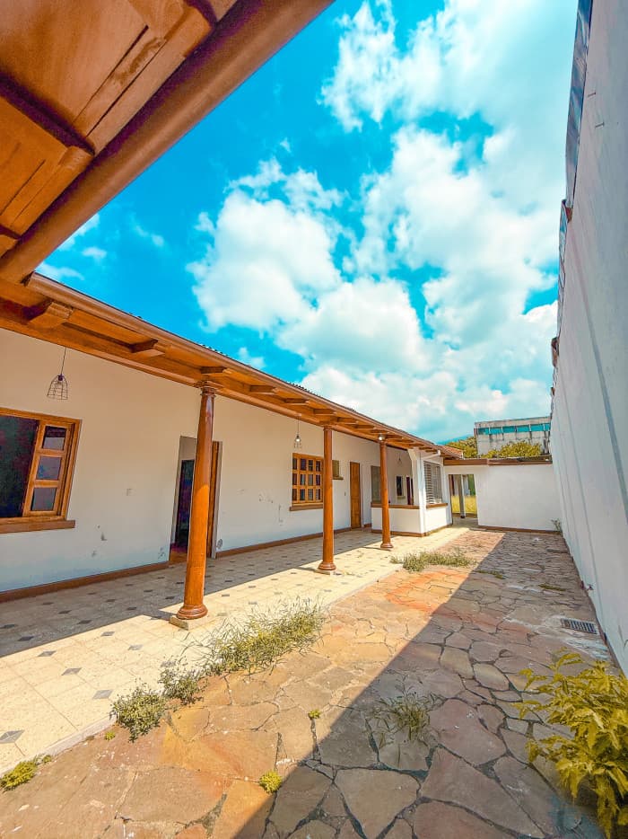 Casa comercial sobre Paseo El Carmen en Santa Tecla - foto 1