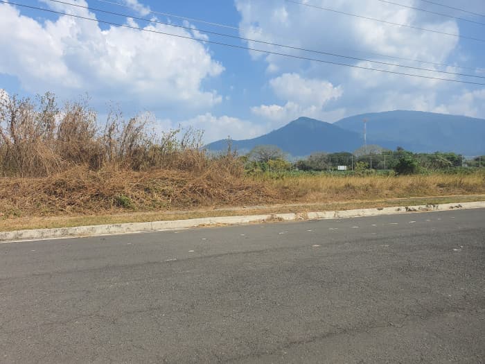 Venta de terreno industrial en Lourdes Colón - foto 1