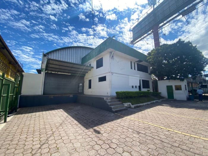 Alquiler bodega en zona industrial Siemens Santa Elena - foto 4