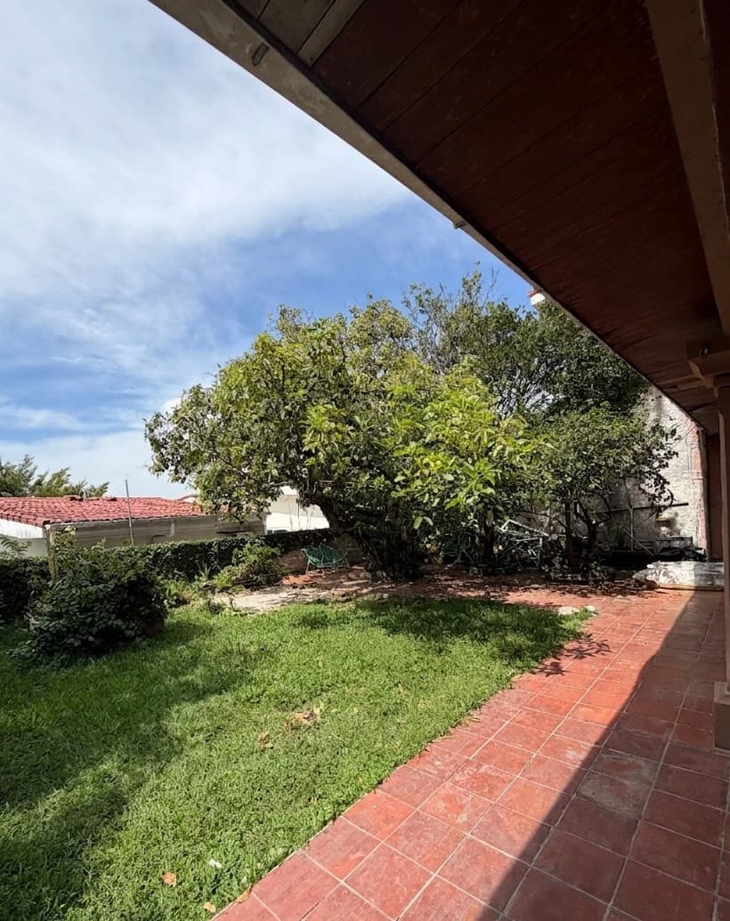 Casa en venta con uso comercial en Antiguo Cuscatlán - Jardin