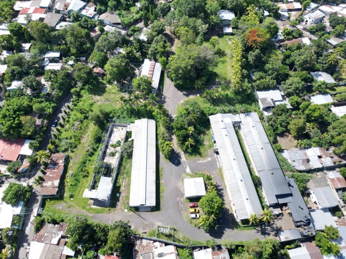 Complejo industrial con bodegas en Lourdes Colón - foto 3
