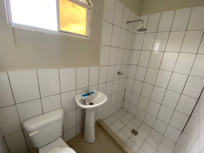 Casa comercial y residencial en centro de Zacatecoluca - foto 13