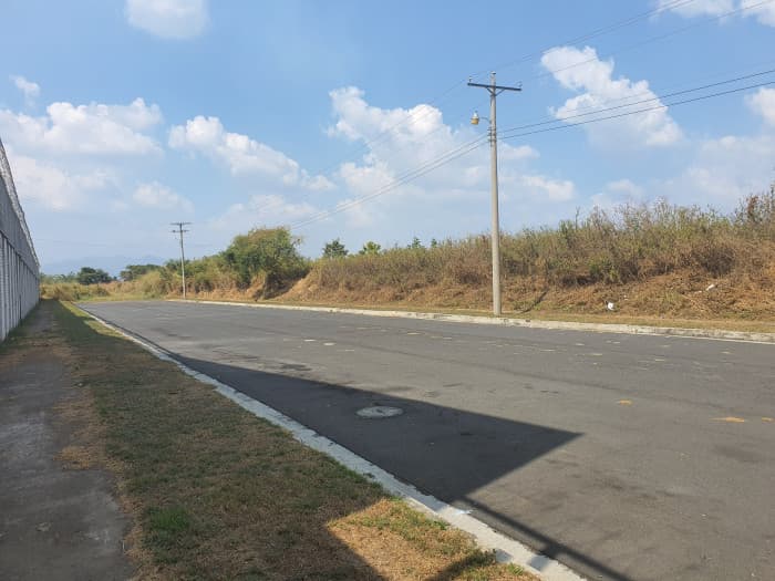 Venta de terreno industrial en Lourdes Colón - foto 6