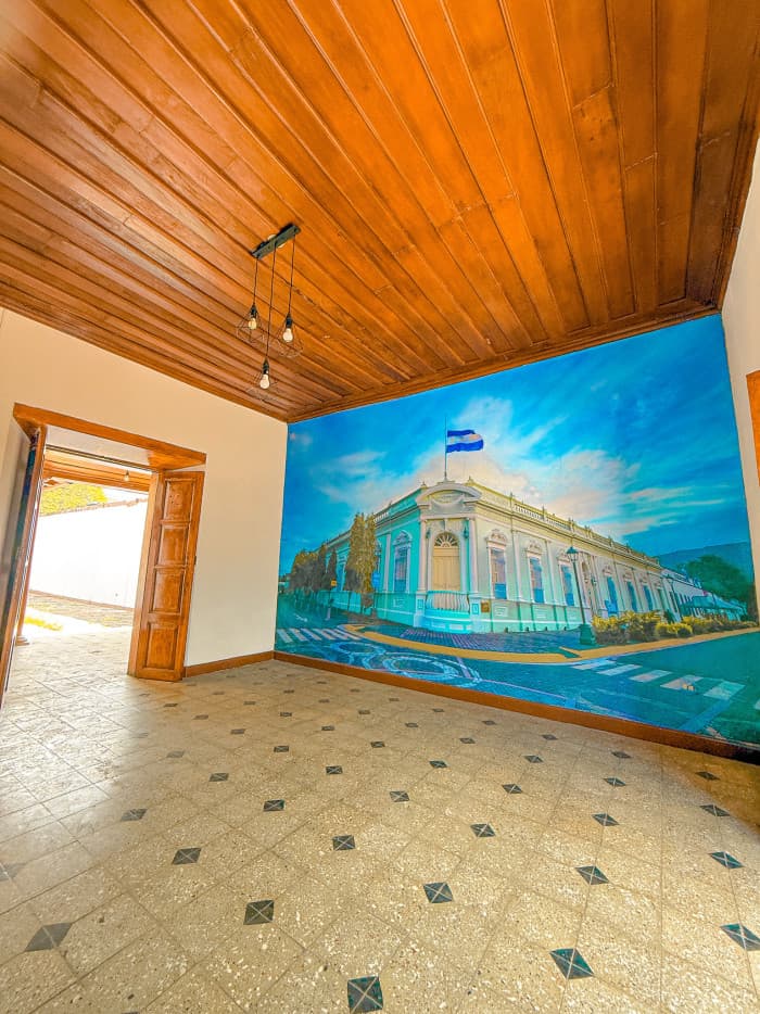 Casa comercial sobre Paseo El Carmen en Santa Tecla - foto 4