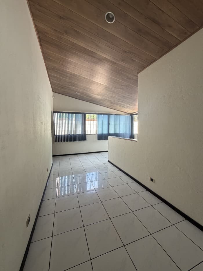Casa en venta con uso comercial en Antiguo Cuscatlán - foto 8