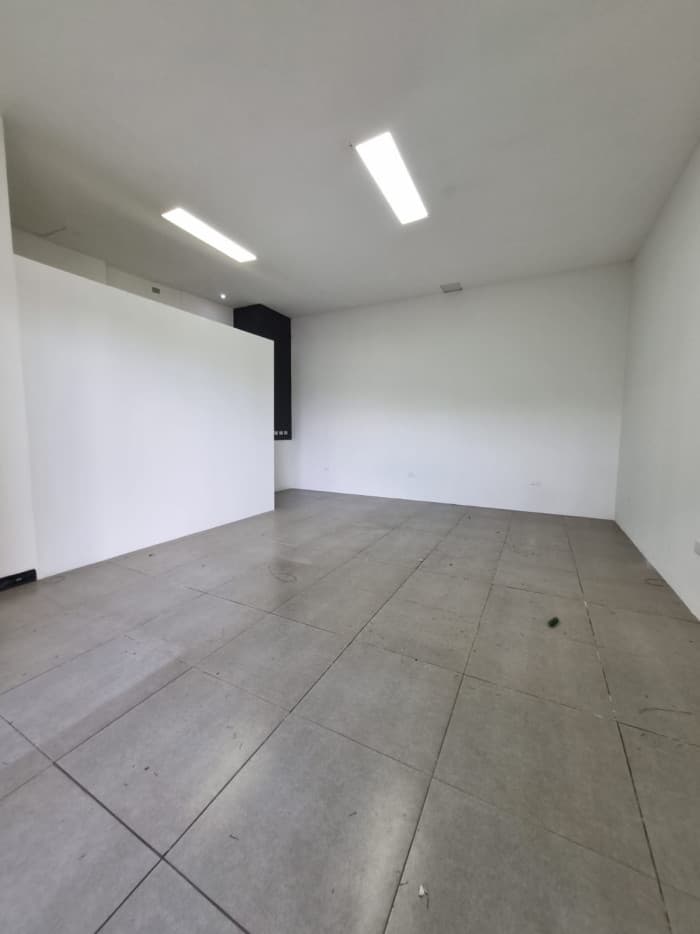 Local comercial en alquiler Plaza Bolcaña Santa Ana - foto 4