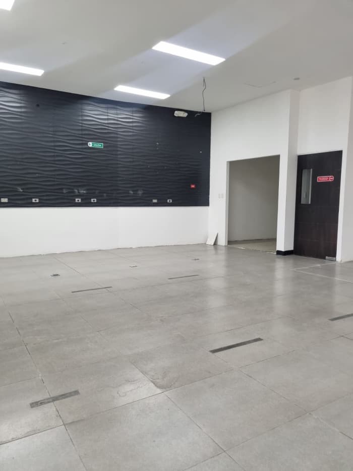 Local comercial en alquiler Plaza Bolcaña Santa Ana - foto 5