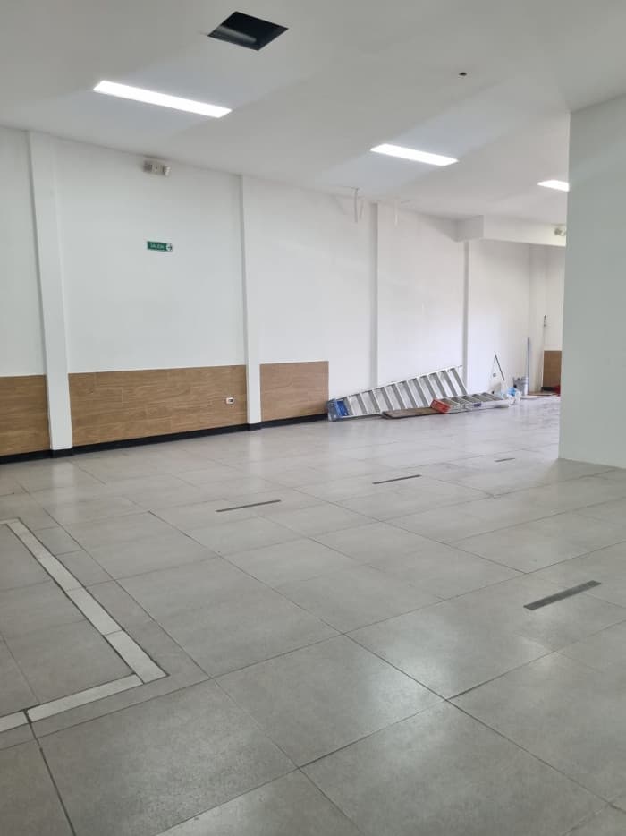Local comercial en alquiler Plaza Bolcaña Santa Ana - foto 6