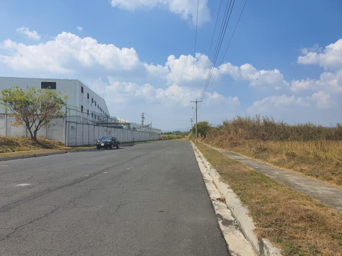 Venta de terreno industrial en Lourdes Colón - foto 3