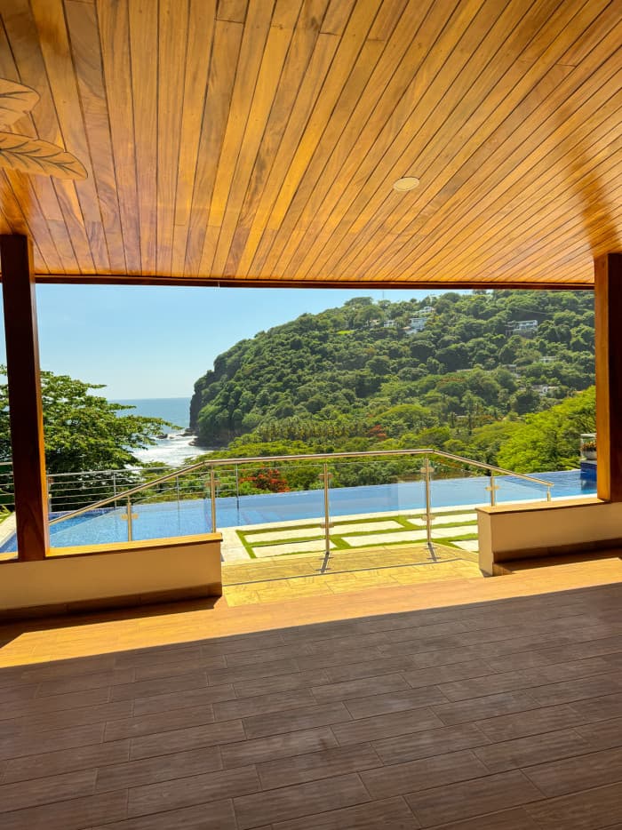 Casa de lujo en venta Bahia Dorada - Terraza con piscina