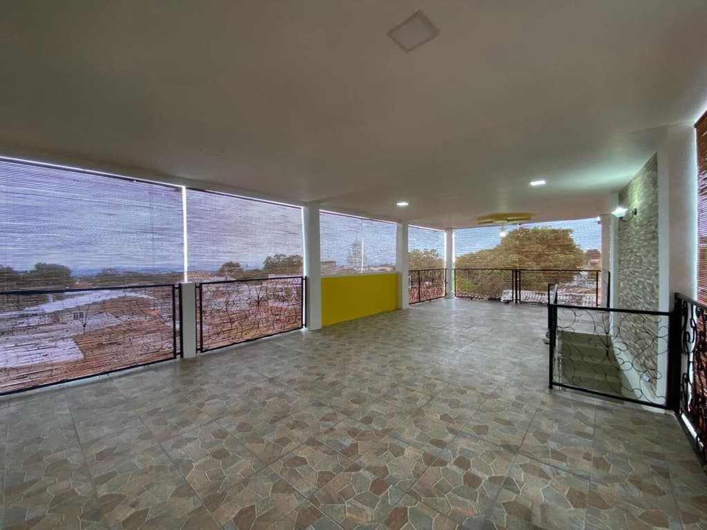 Casa comercial y residencial en centro de Zacatecoluca - foto 4