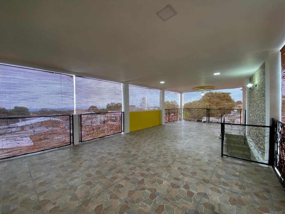 Casa comercial y residencial en centro de Zacatecoluca - foto 4
