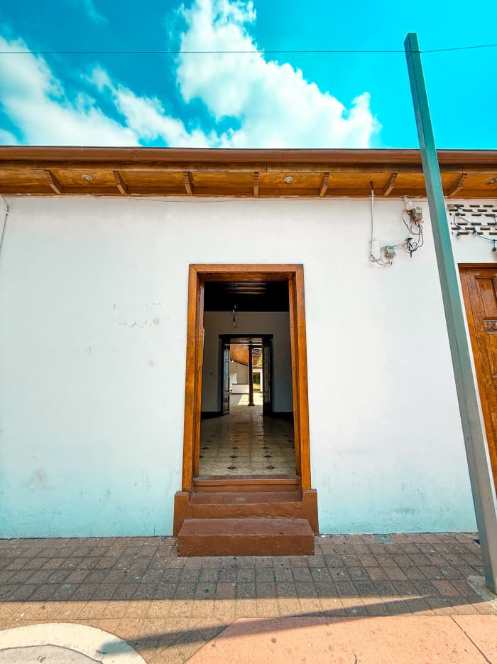 Casa comercial sobre Paseo El Carmen en Santa Tecla - foto 2