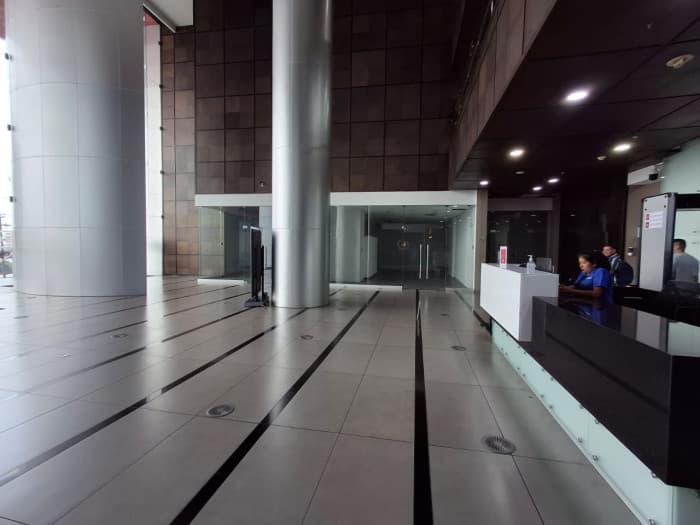 Local en alquiler de primer nivel en Edificio Avante - foto 3