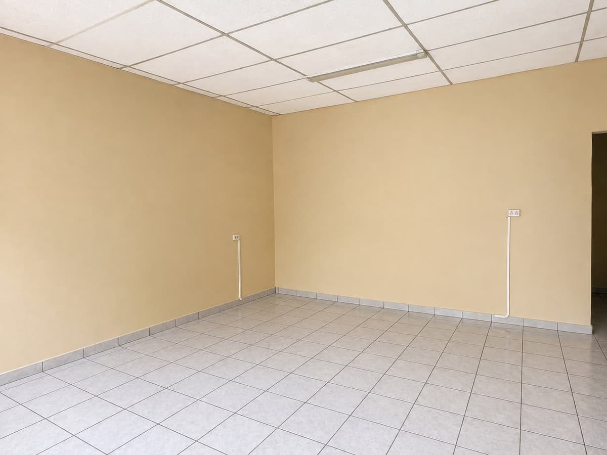 Casa en venta con uso comercial en Santa Ana - foto 2