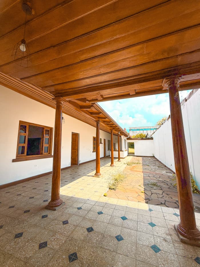Casa comercial sobre Paseo El Carmen en Santa Tecla - foto 6
