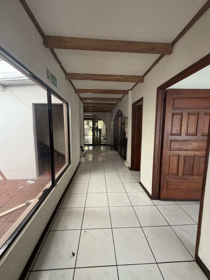 Casa en venta con uso comercial en Antiguo Cuscatlán - foto 7