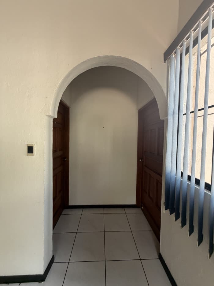 Casa en venta con uso comercial en Antiguo Cuscatlán - foto 9