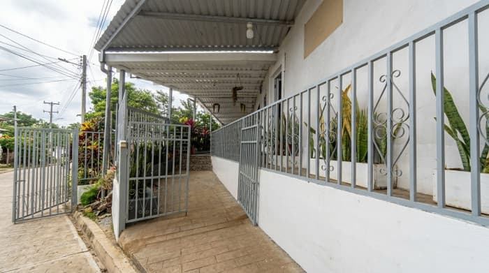 Casa en venta en el centro de Tamanique La Libertad - Entrada