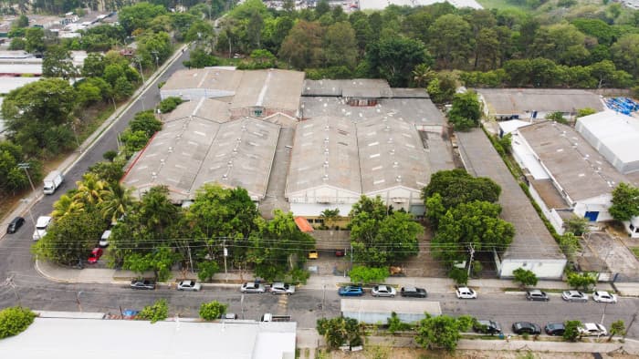 Bodega en venta 7800 metros de almacenaje y 4 muelles - foto 2