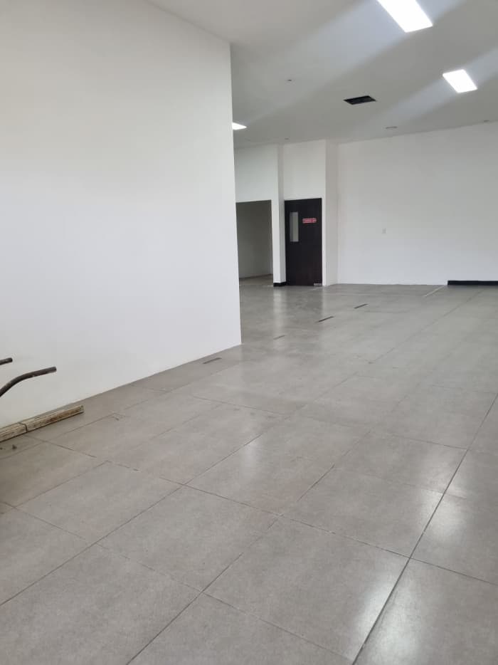Local comercial en alquiler Plaza Bolcaña Santa Ana - foto 8