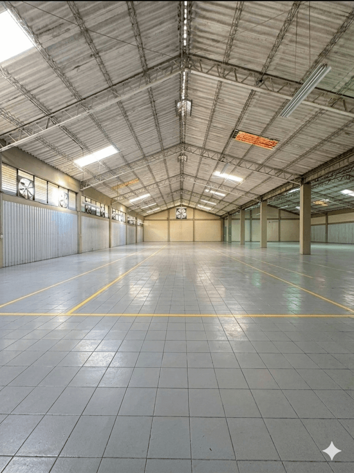 Bodega en venta 7800 metros de almacenaje y 4 muelles - foto 1