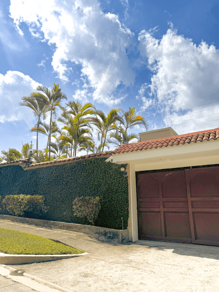 Casa en venta Portones de Madreselva Santa Elena - Fachada exterior