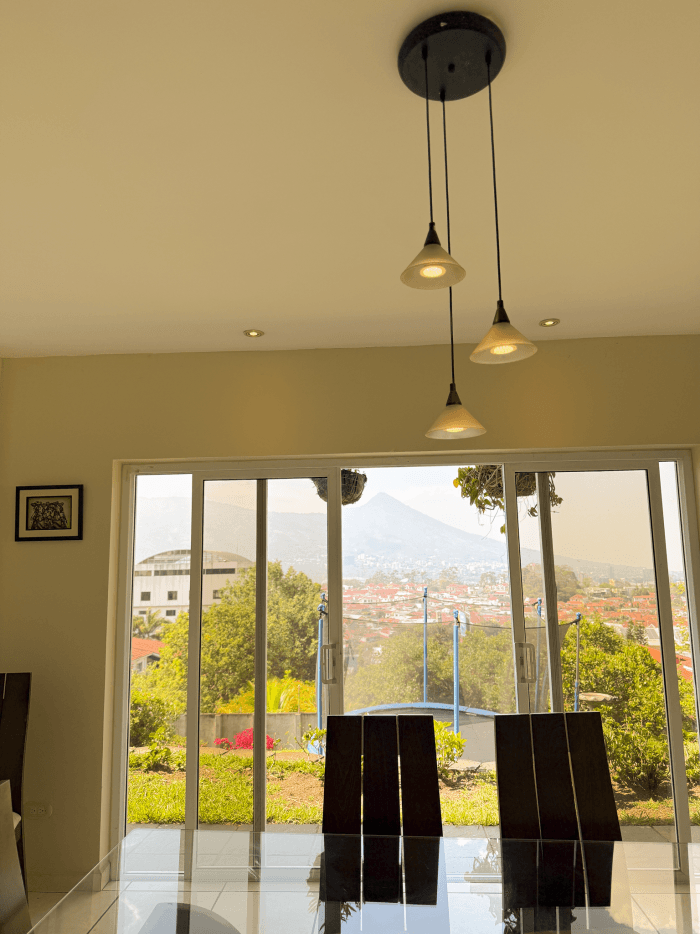 Casa en venta Portones de Madreselva Santa Elena - Comedor con vista