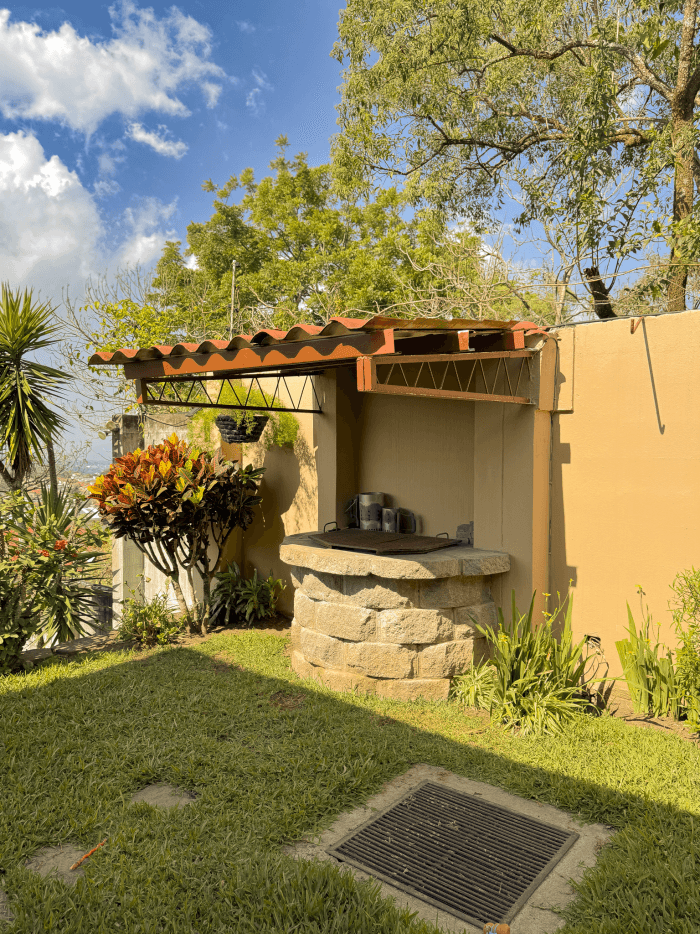 Casa en venta Portones de Madreselva Santa Elena - Área de barbacoa