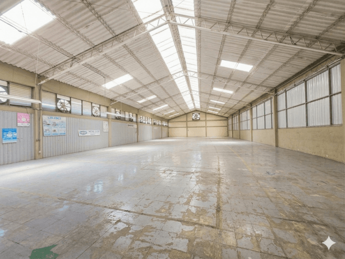 Bodega en venta 7800 metros de almacenaje y 4 muelles - foto 3