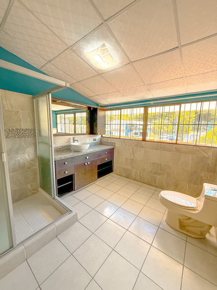 Casa en venta con uso comercial en Antiguo Cuscatlán - foto 8