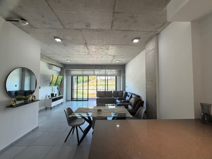 Apartamento amueblado en Park Tower Nuevo Cuscatlán - Sala - comedor