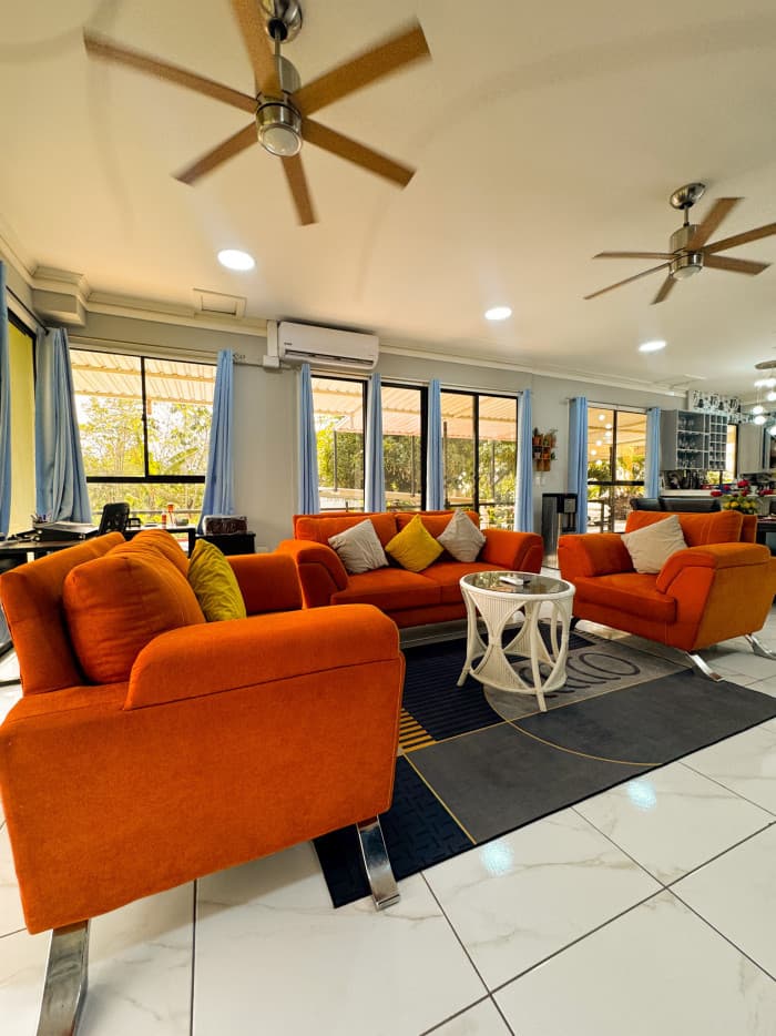 Casa de campo tipo mansión en venta en Huizúcar - foto 3